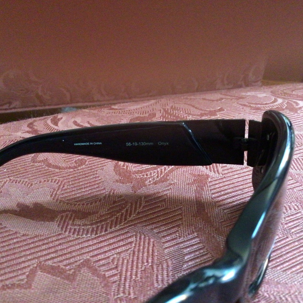 Carmen Marc Valvo NWOT women’s sunglasses onyx - Picture 6 of 7